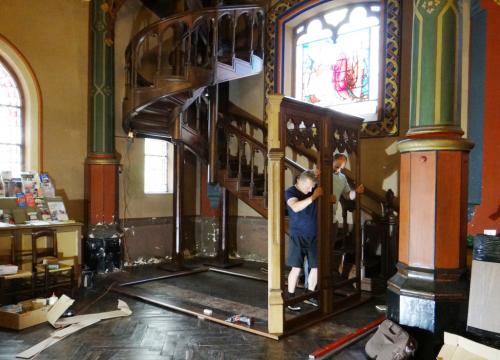 Konfesjonał w&nbsp;Kościele Saint Eugene Sainte Cecile w&nbsp;Paryżu