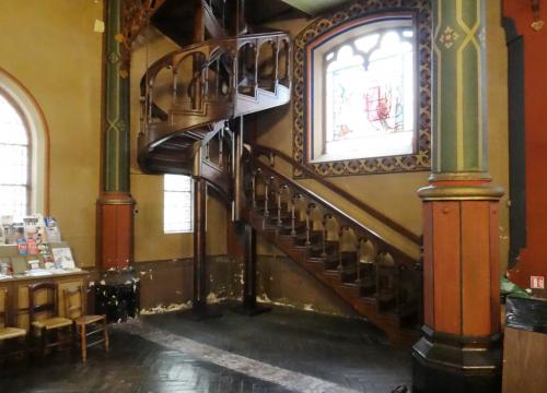 Konfesjonał w&nbsp;Kościele Saint Eugene Sainte Cecile w&nbsp;Paryżu